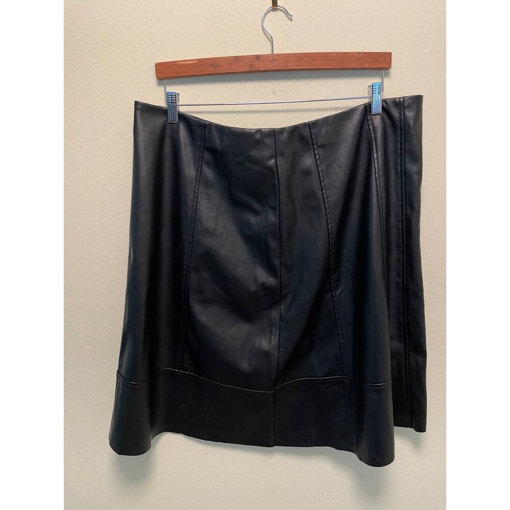 Modamix Womens Mini Skirt Size 18W Black Faux Leather Stretch Knee Length Grunge
